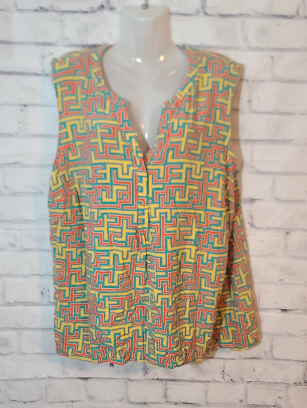 Crown & Ivy Women's 3X Plus Multicolor Geometric Sleeveless V-Neck Button Blouse